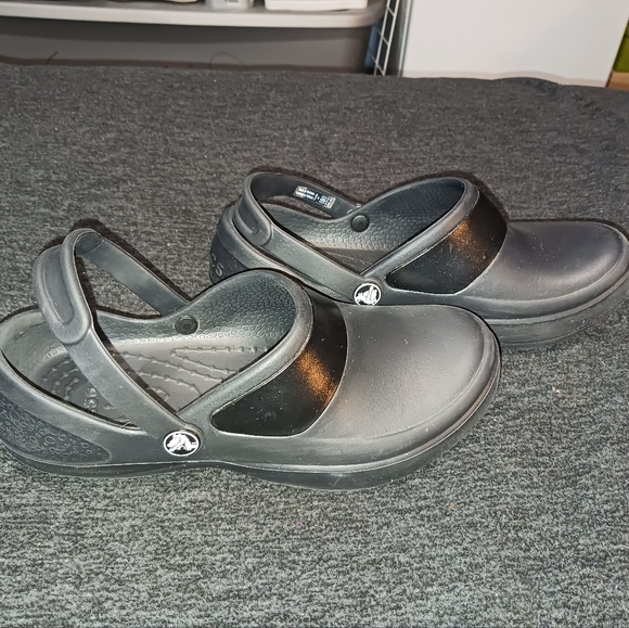 Ladies Crocs - Picture 4 of 6